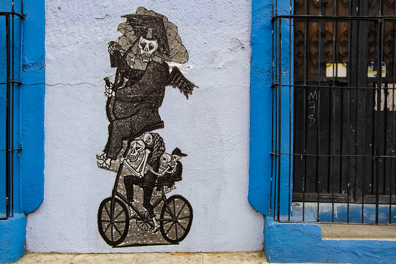Urban artists work around Oaxaca, México
