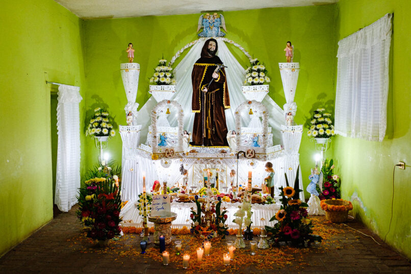 Altares Monumentales De Huaquechula Y Tochimilco - Corama