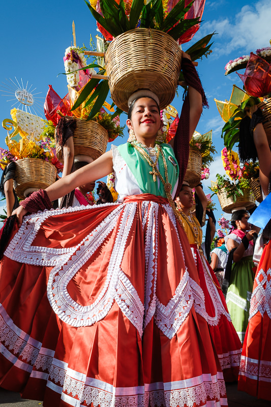 Primer Desfile de Delegaciones de la Guelaguetza