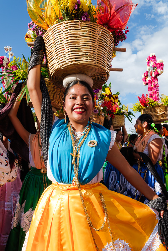 Primer Desfile de Delegaciones de la Guelaguetza