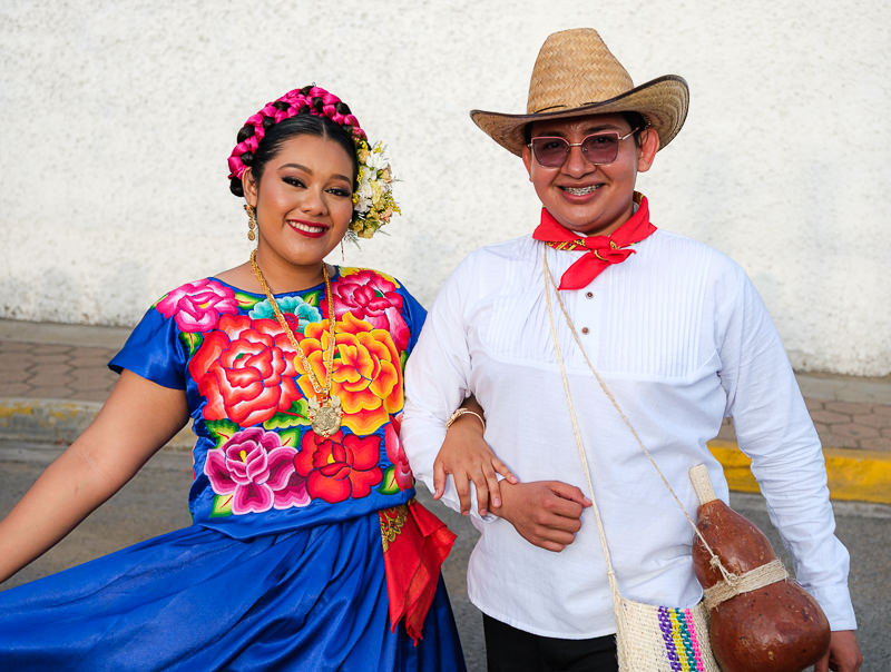 Primer Desfile de Delegaciones de la Guelaguetza