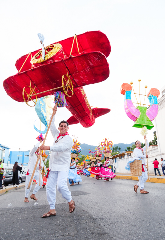 Primer Desfile de Delegaciones de la Guelaguetza